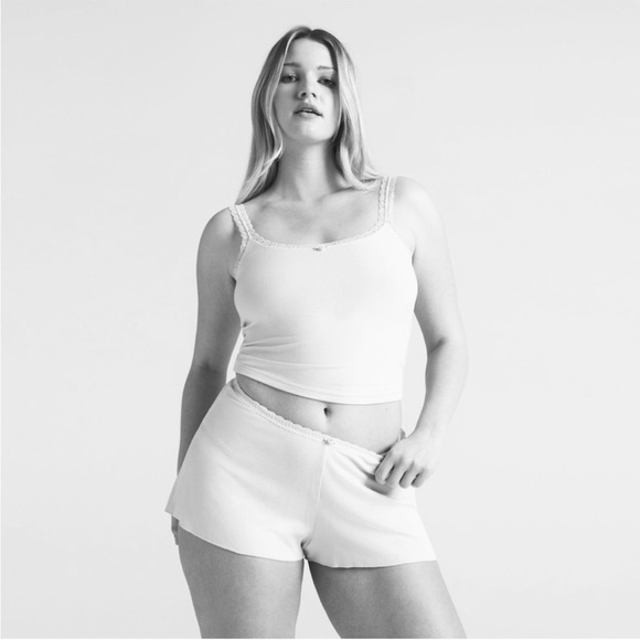 SKIMS Soft Lounge Lace Trim Cami Tank Top - Picture 7 of 10